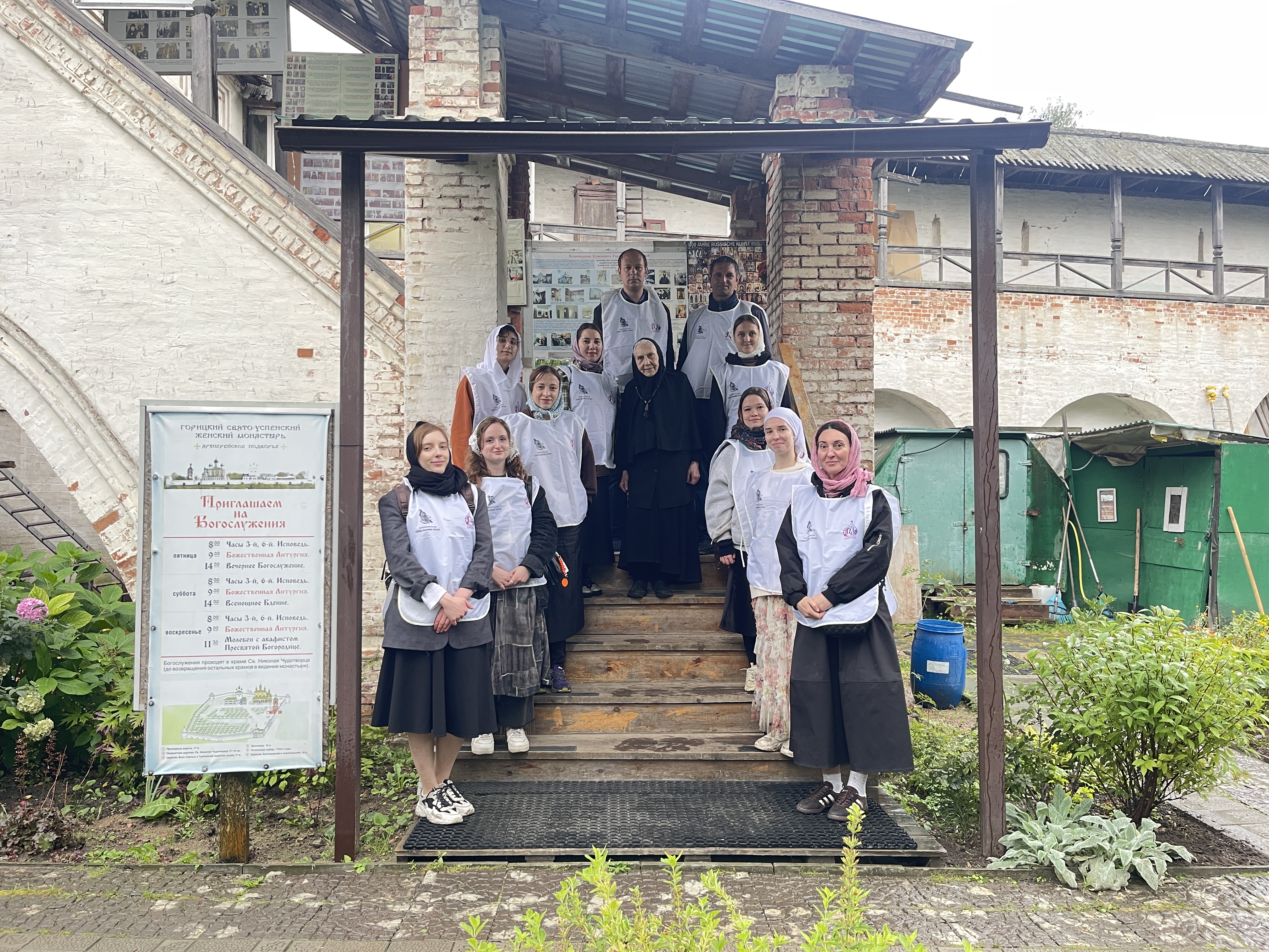 Добровольческий отряд «Маринс Групп» потрудился в Горицком Успенском монастыре 